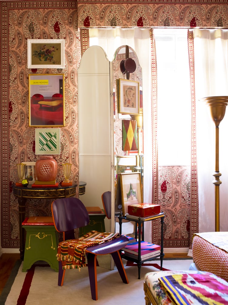 Mid-Century Modern Eames Molded Plywood Dining Chair in Maximalist Bedroom