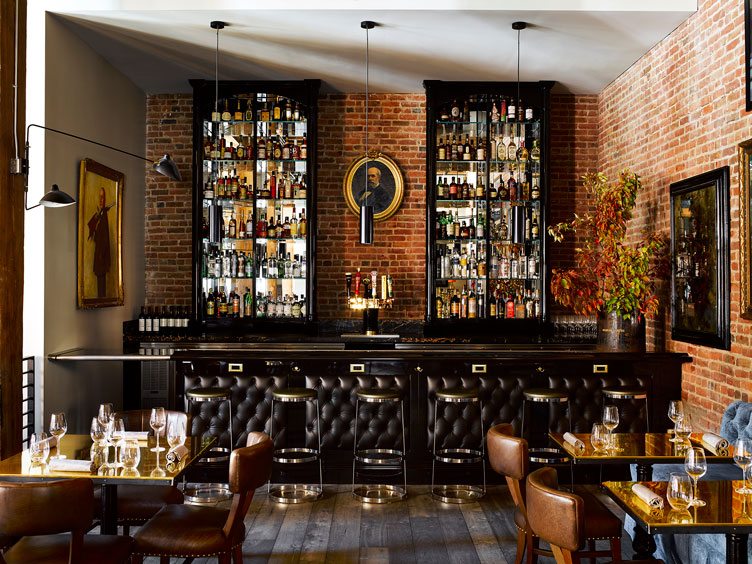 Glamorous Restaurant, the battery, Bar with Brick Walls and Vintage Artwork in San Francisco 