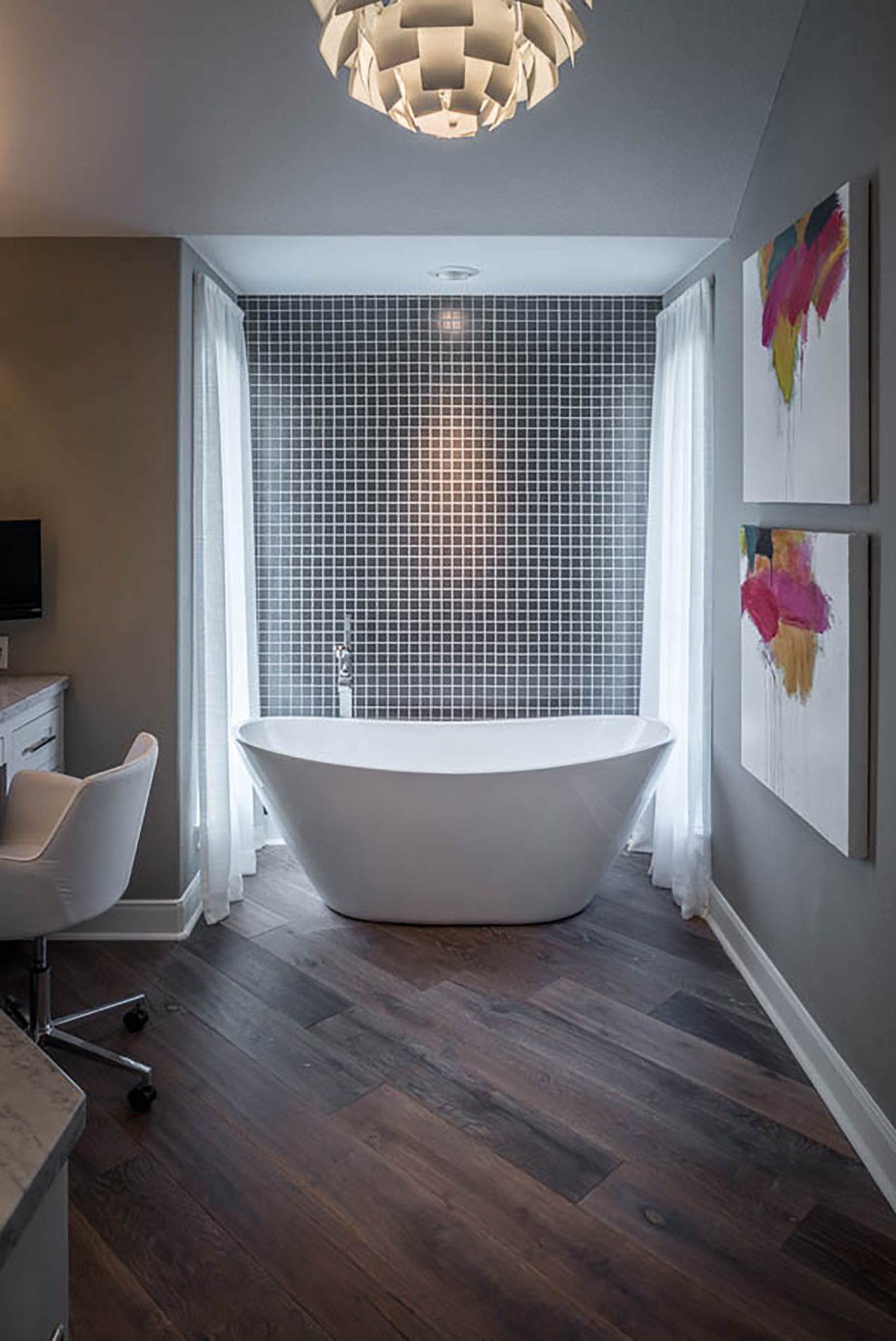50 Indulgent Bathrooms with Freestanding Tubs - Chairish Blog